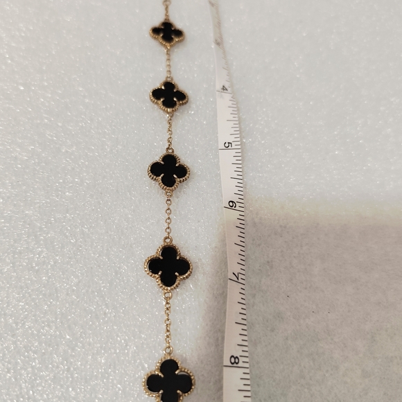 Elegant Black and Gold Clover Bracelet - Picture 3 of 6